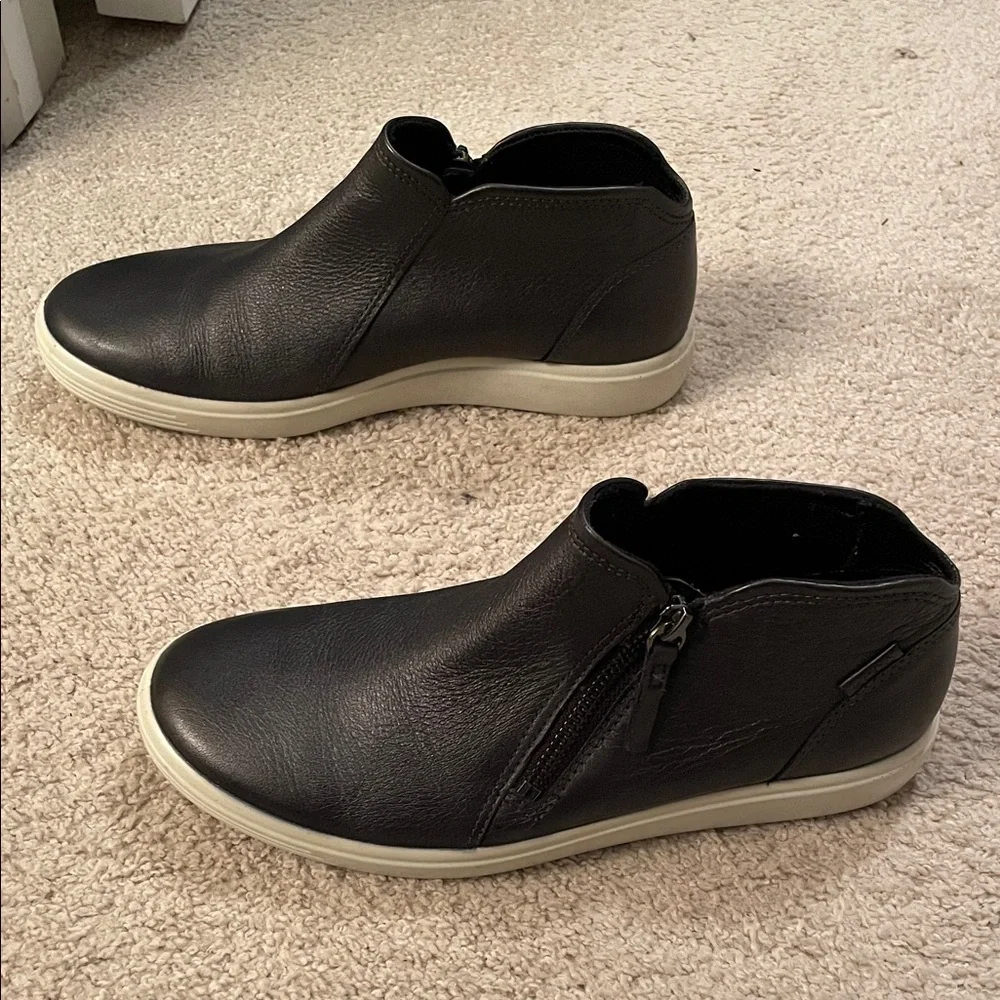 Ecco Black and White Athletic Shoes - Picture 3 of 8
